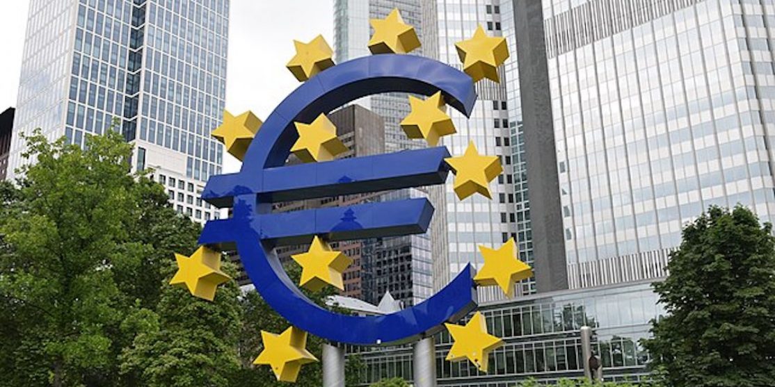 Euro_symbol,_Frankfurt_Germany_(27447364593)